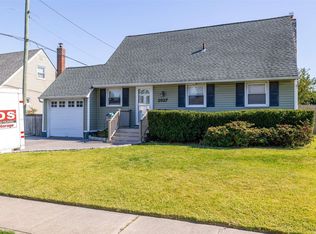 2027 Paddock Rd, Seaford, NY 11783