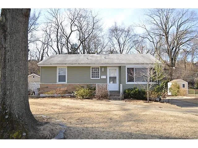 3924 Comstock Dr photo 1
