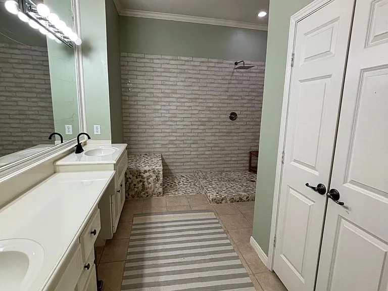 1310 W Webster St — Photo 28