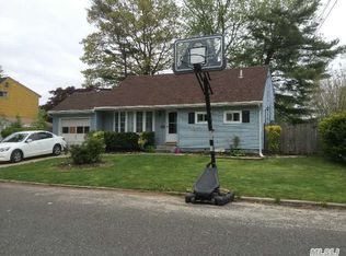 50 Arthur St, Brentwood, NY 11717