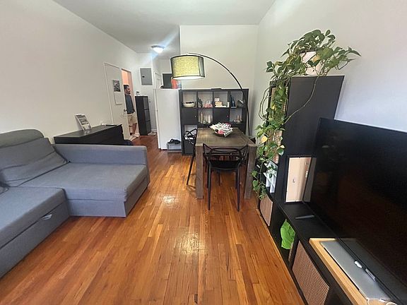 2nd image of 208 E 88th St APT 3A