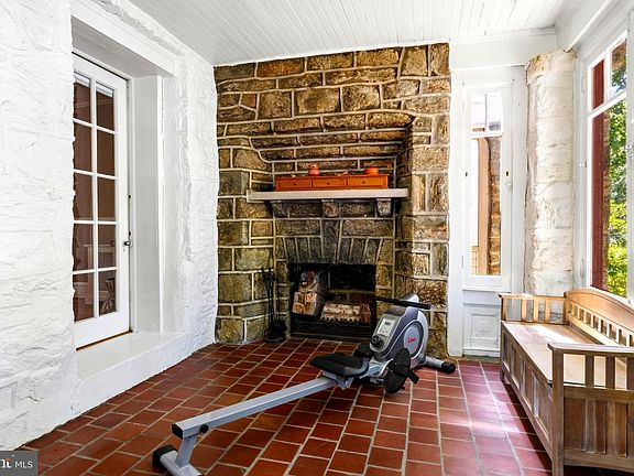 4th image of 6815 McCallum St