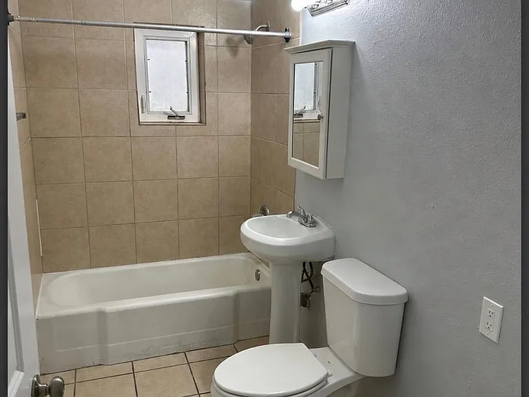 328 Rhode Island (New) St NE — Photo 6