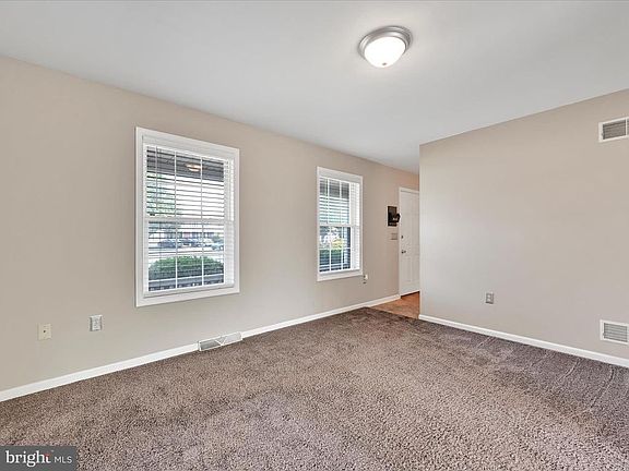 4th image of 235 Chelmsford Dr