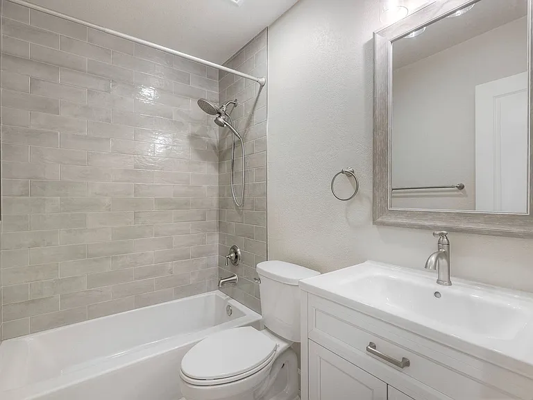 2538 C St #7 — Photo 10