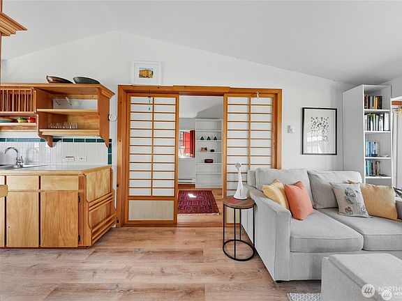 5th image of 2727 Fairview Avenue E #18