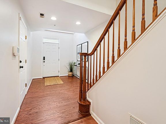 4th image of 518 Winding Rose Dr