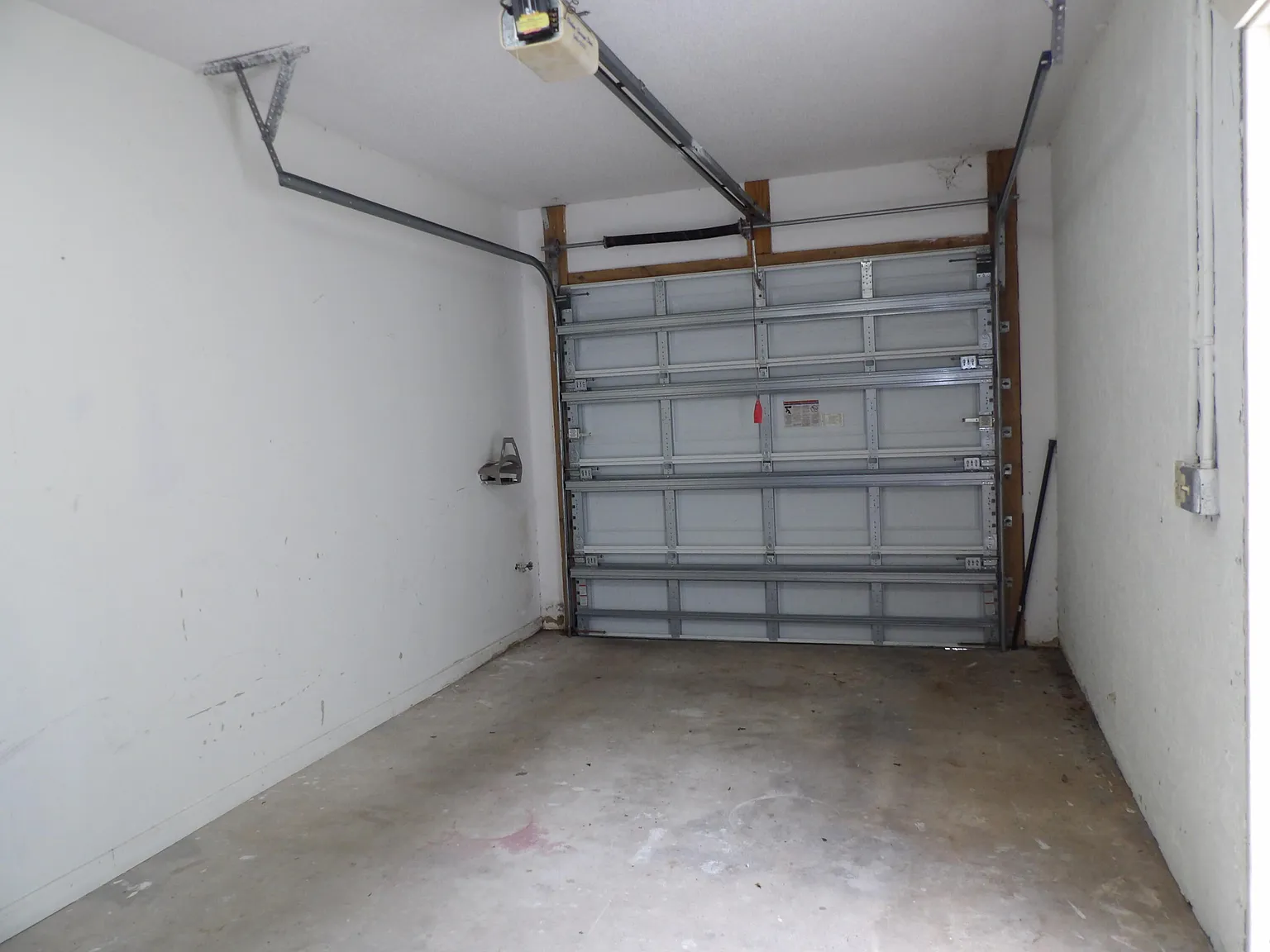 2 bed, 2.0 bath, 1624 sqft, $8,500 — Photo 2