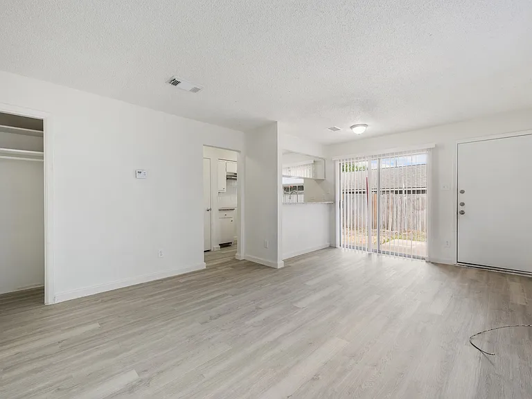 202 Northcrest Cir #D — Photo 7