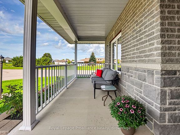 4th image of 32 Merrill Dr