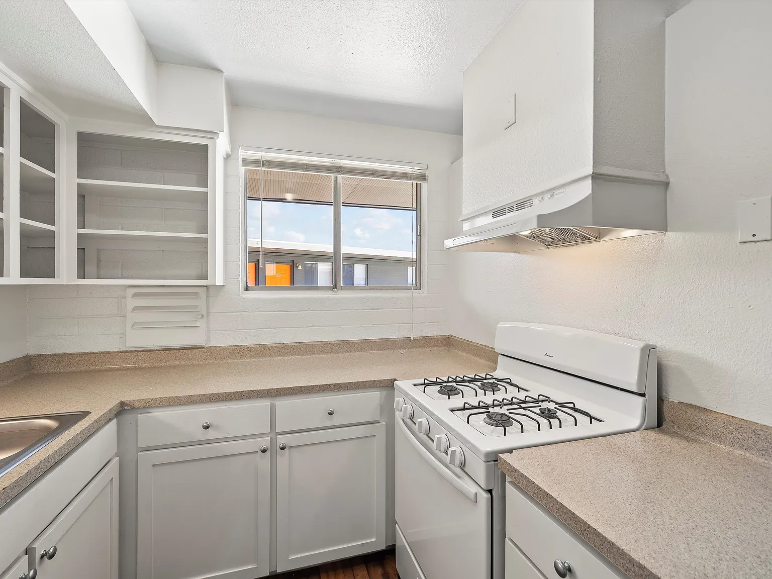 CATALINA VISTA APARTMENTS — Photo 2