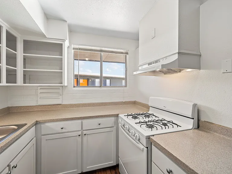 CATALINA VISTA APARTMENTS — Photo 2