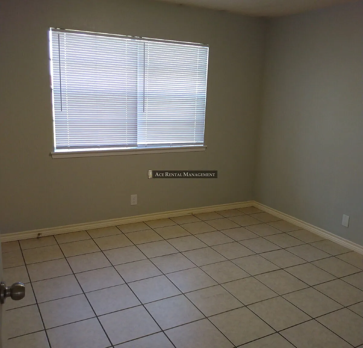Spacious 2 Bedroom | 1 Bathroom Apartment Home Sanctuary located at the Concord Apartment Homes i... — Photo 4