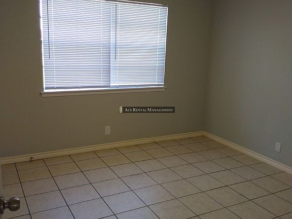 4th image of 881 Ridgewood Dr APT 31