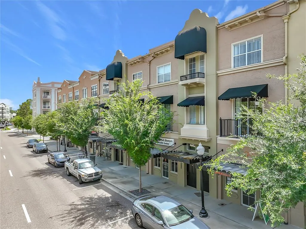 3 bed, 2.5 bath, 1904 sqft, $2,700 — Photo 3