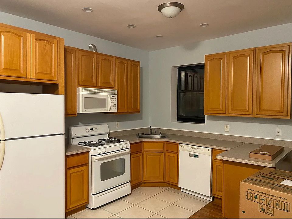 1st image of 402 19th St #2