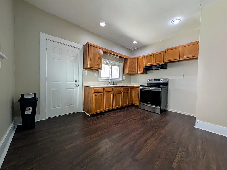 704 Kolping Ave — Photo 7