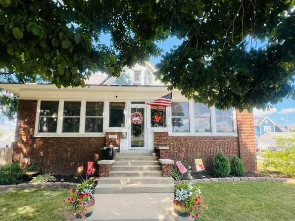 1021 S State St, Beardstown, IL 62618