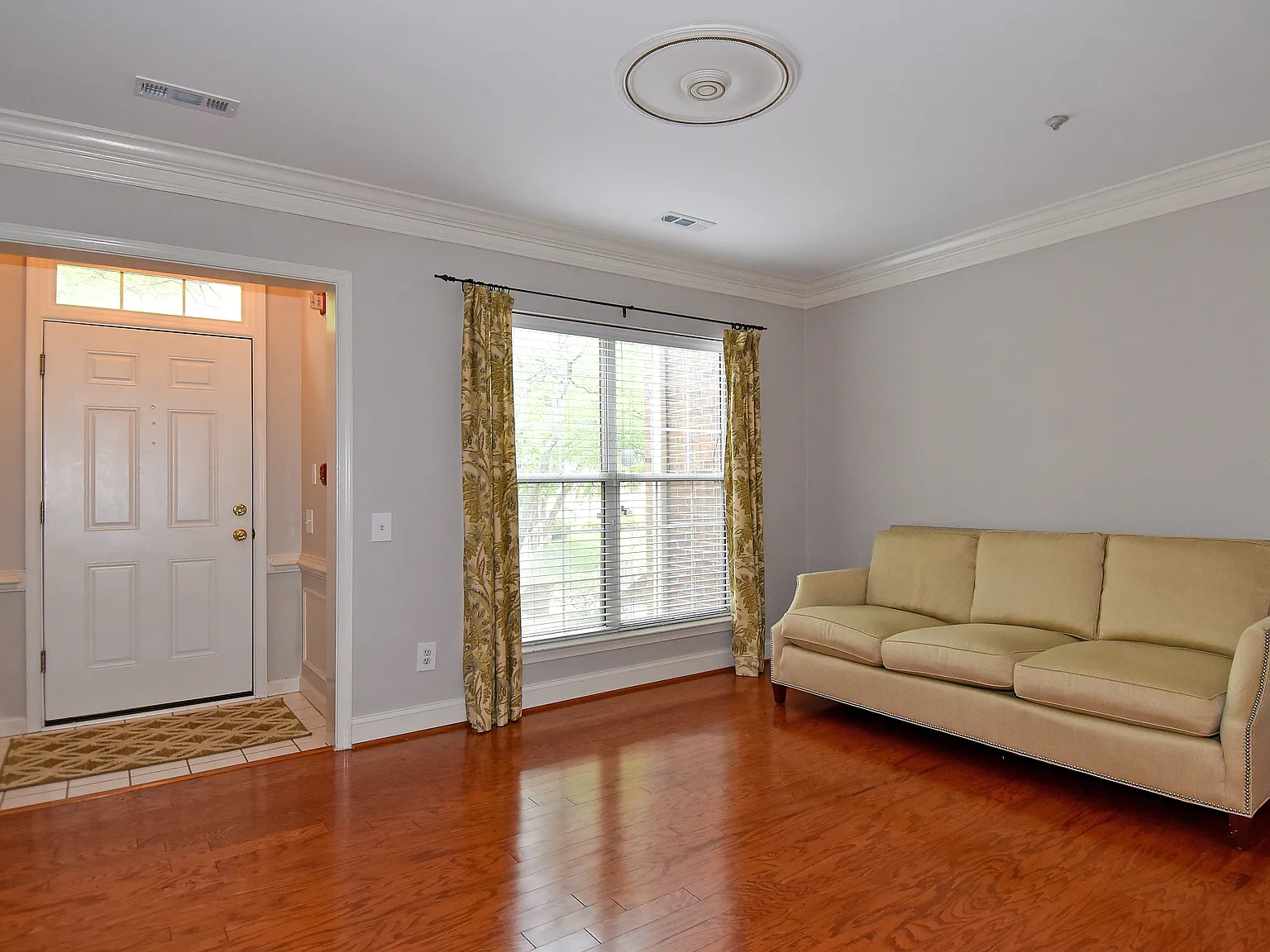 2 bed, 2.5 bath, 1294 sqft, $2,750 — Photo 3