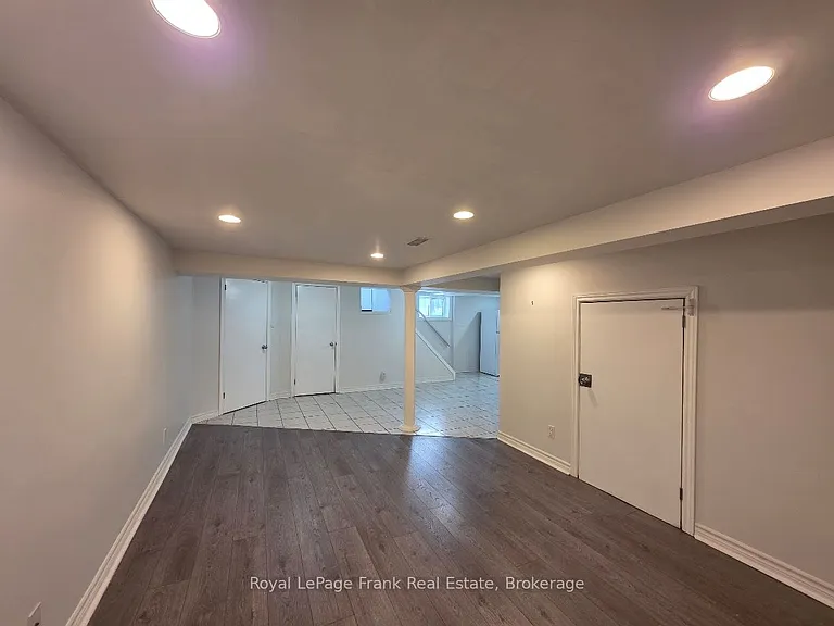 44 Billingsgate Cres — Photo 14