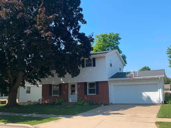 1529 Bruce St, Neenah, WI 54956
