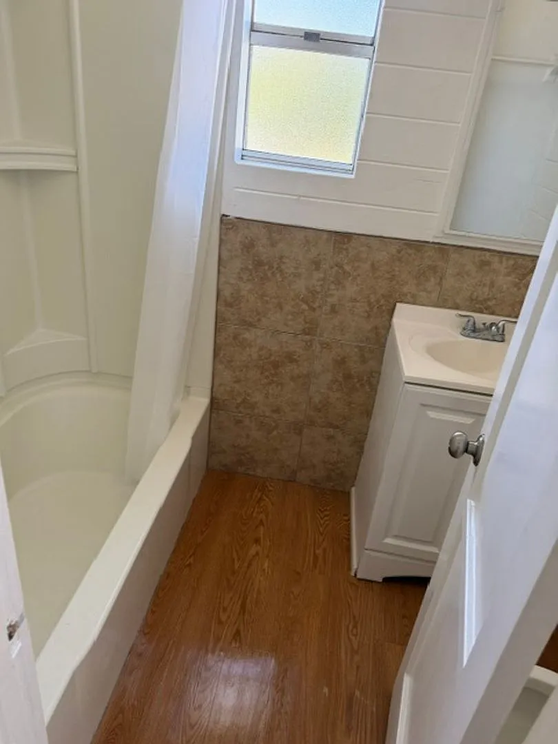 Spectacular 3 Bedroom 2 bath home close to the beach — Photo 3
