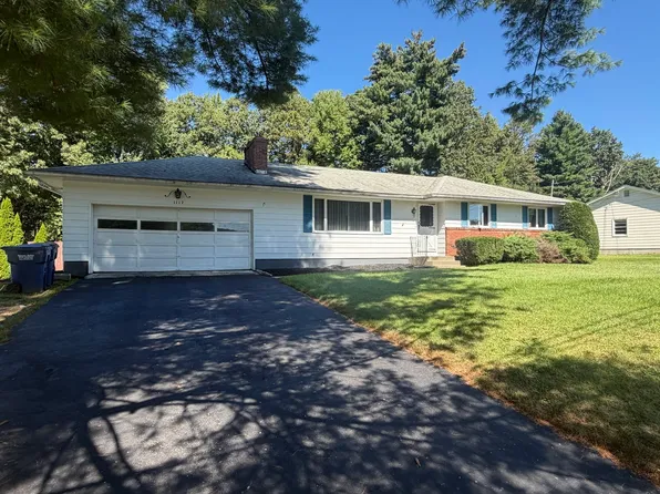 1117 Overlook Dr, Palmer, MA 01069