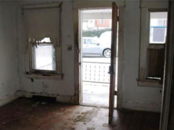5th image of 107 Vine St