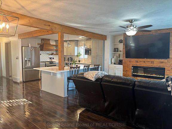 4th image of 2116 N Custer Ave