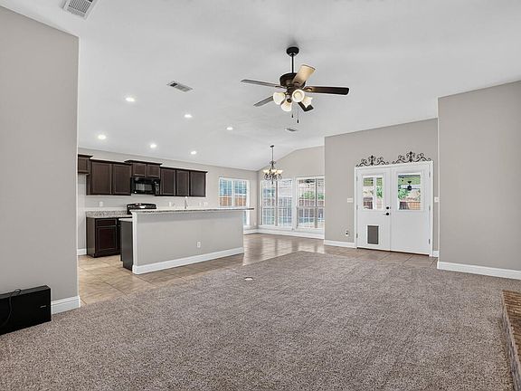 4th image of 517 Coliseum Ct
