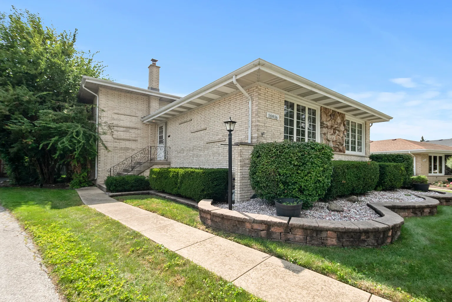 10816 Leclaire Ave photo 1