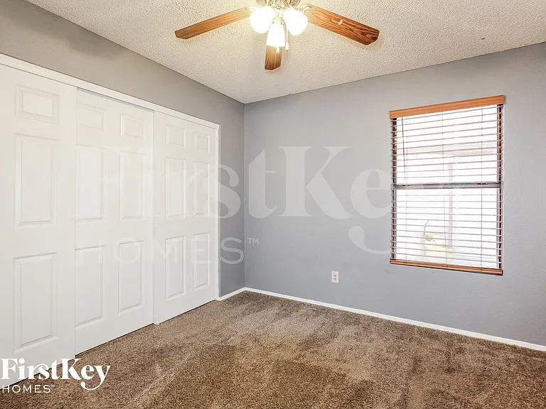 6410 W Townley Ave — Photo 11