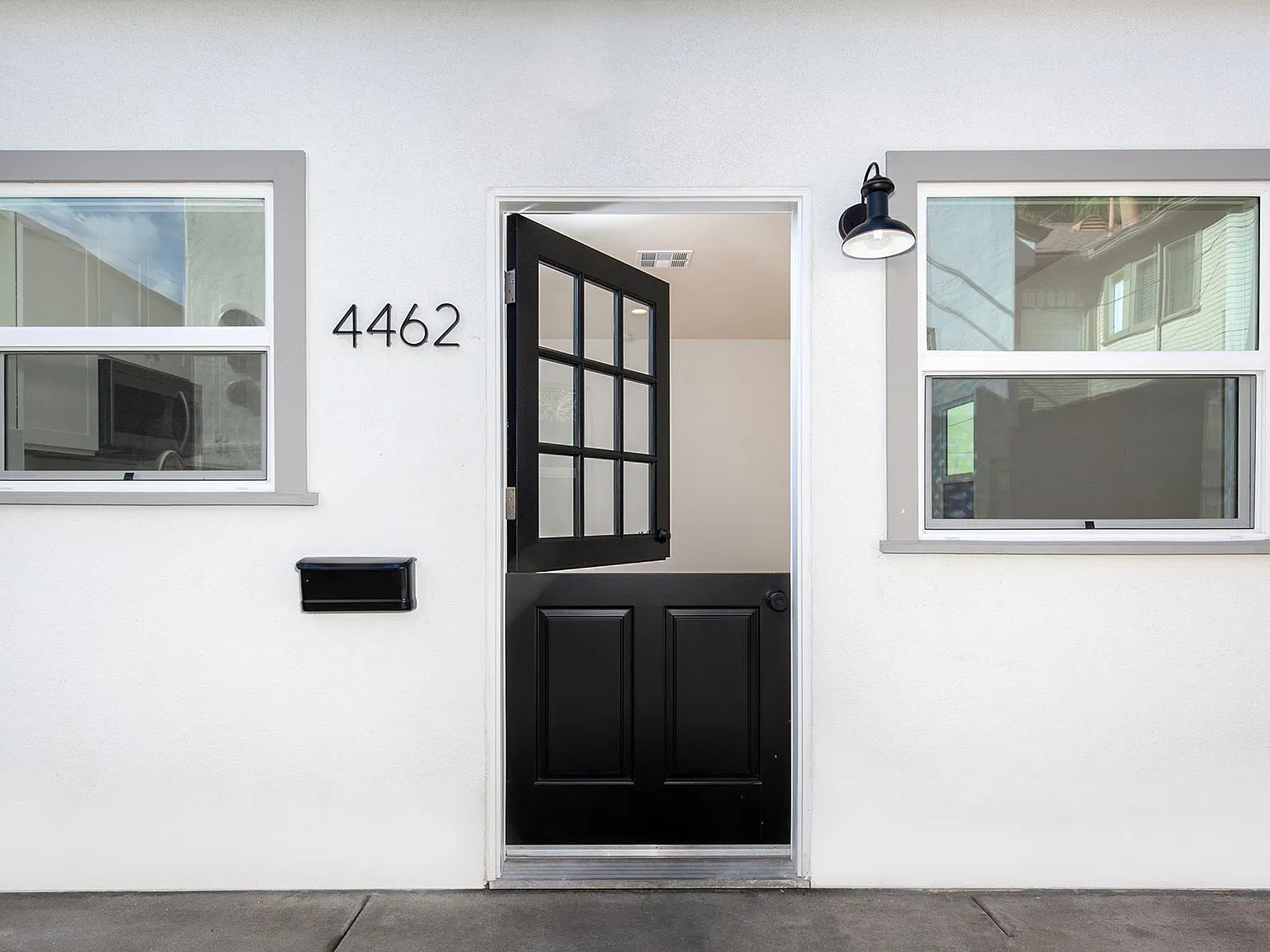 2 bed, 900 sqft, $3,295 — Photo 1