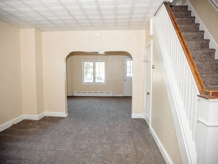 327 Spruce St — Photo 7