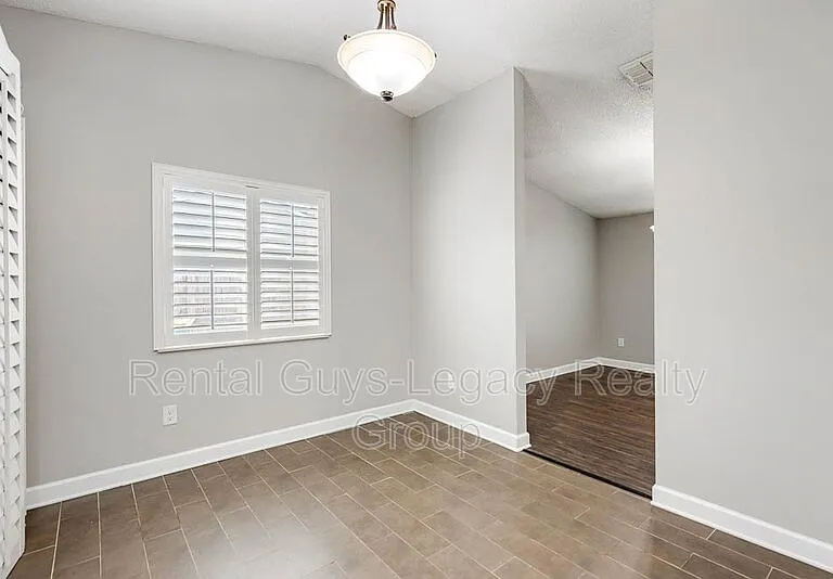 10729 Squires Ct — Photo 11