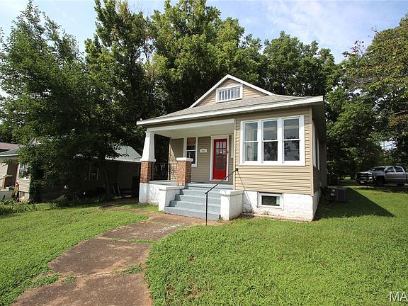 2nd image of 213 E Walnut St