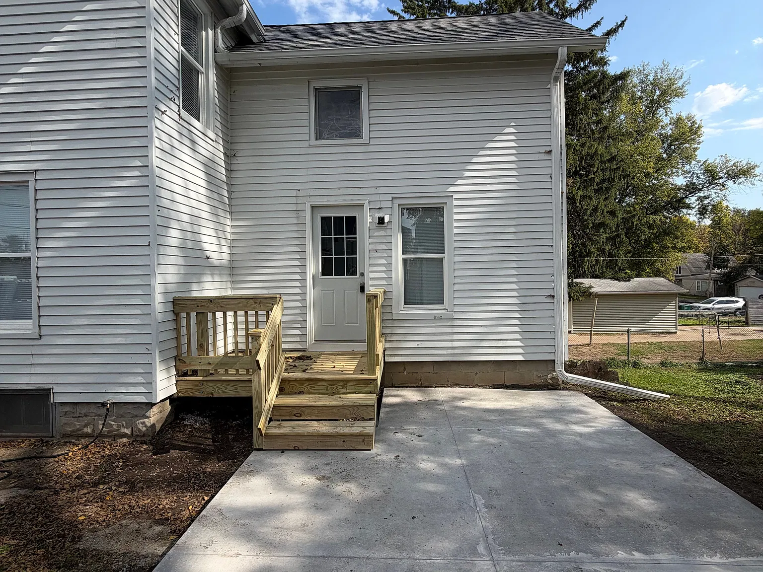 3 bed, 1.5 bath, 1300 sqft, $1,800 — Photo 4