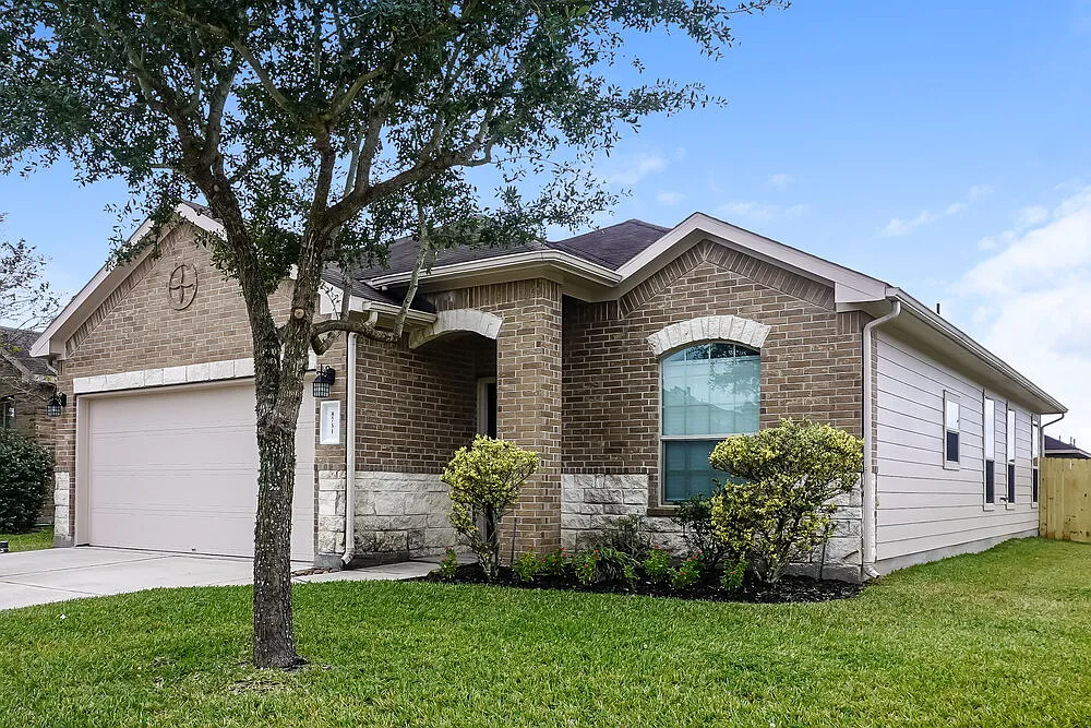 3 bed, 2.0 bath, 1703 sqft, $1,880 — Photo 3