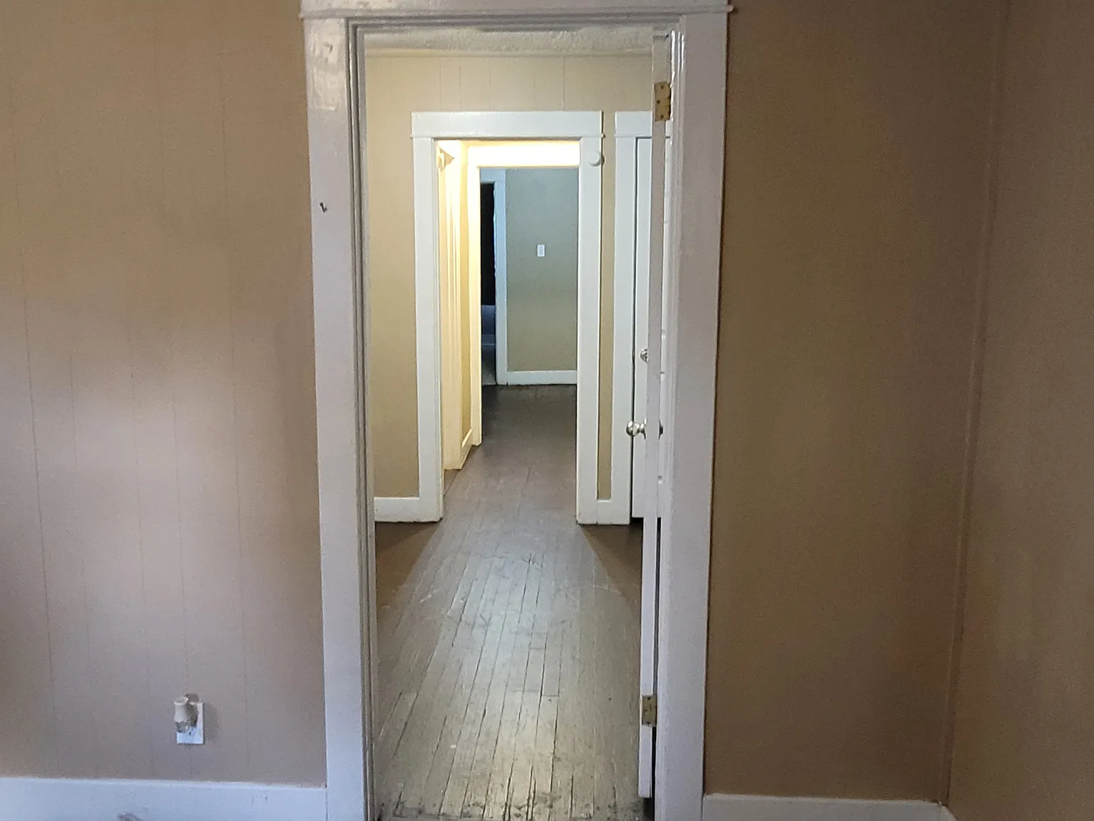 33 York Ave — Photo 4