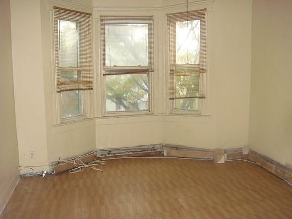 2nd image of 754 Communipaw Ave