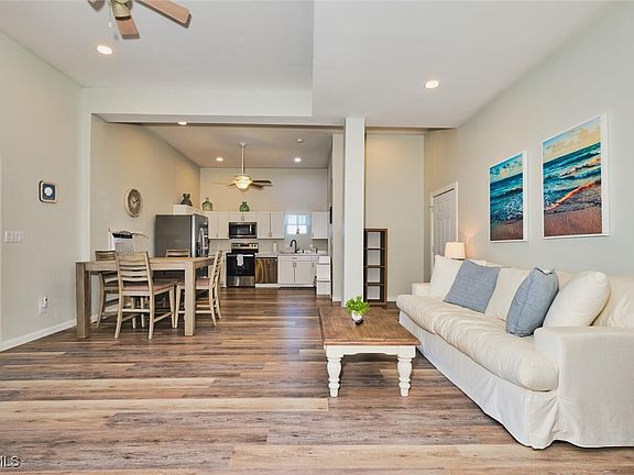 5th image of 950 San Carlos Dr