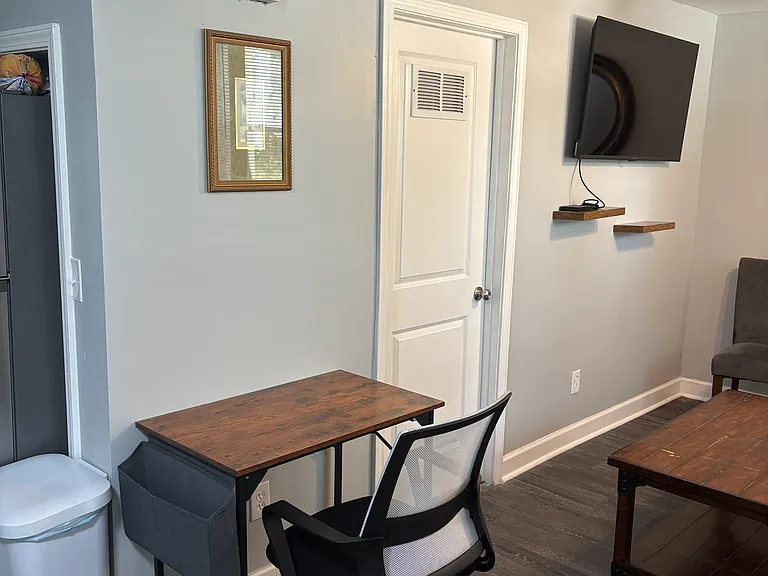 Colonial Dr — Photo 2