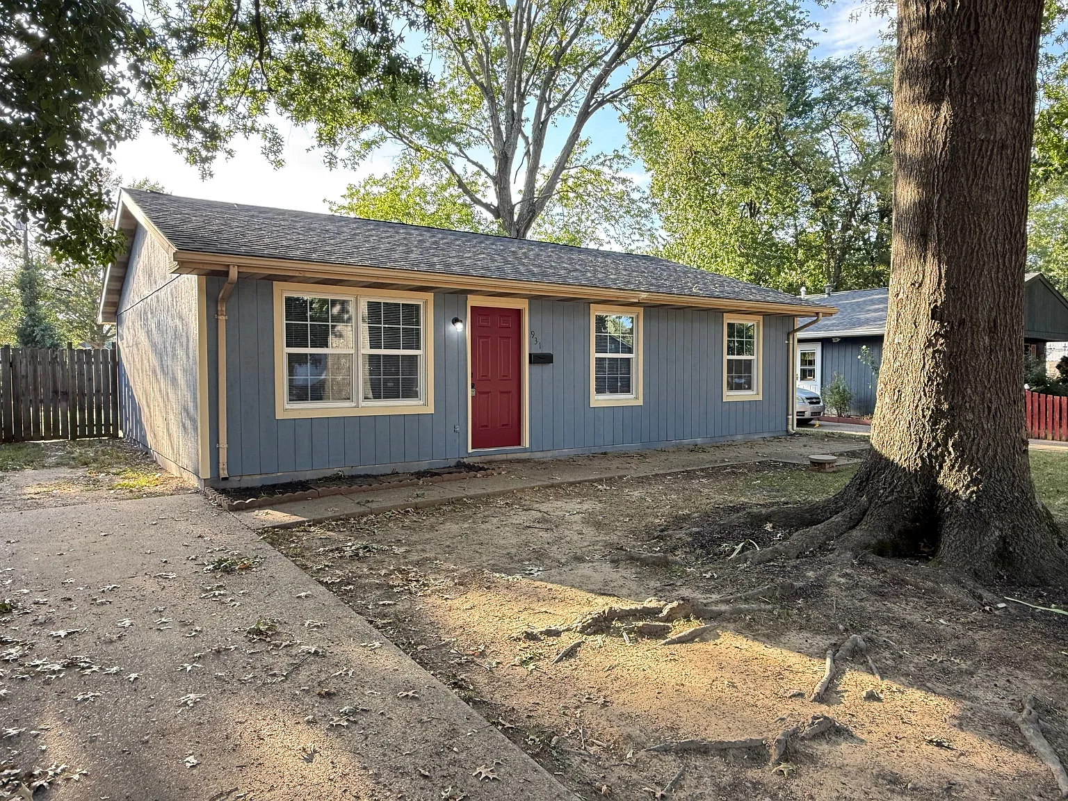 3 bed, 1.0 bath, 1008 sqft, $1,200 — Photo 1