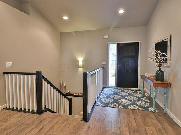 5th image of 3038 Katherine Dr E