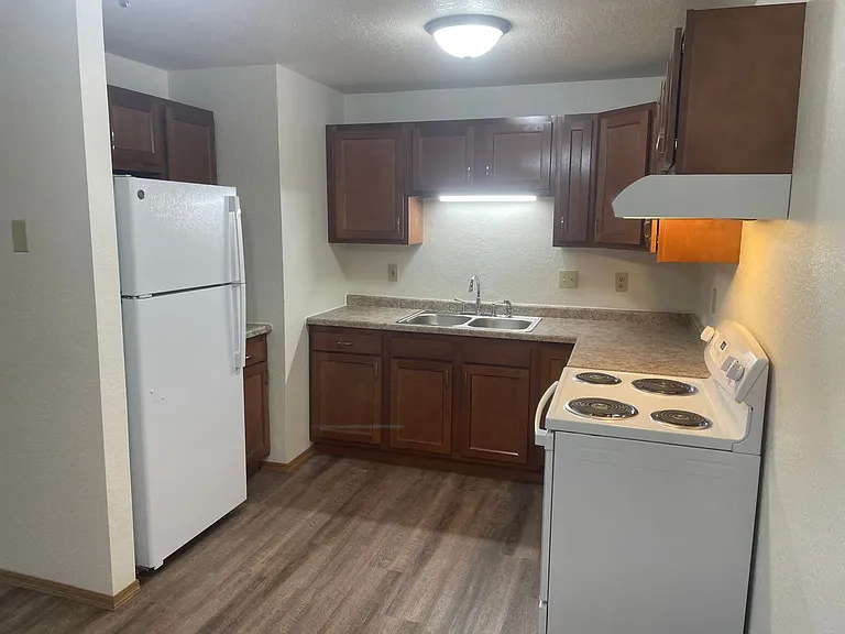 3949 Washington Avenue Apartments — Photo 4