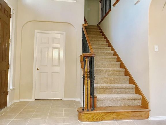 3rd image of 9304 Woodhurst Dr