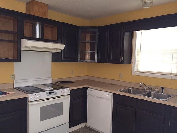 3rd image of 608 N Ozark Ave