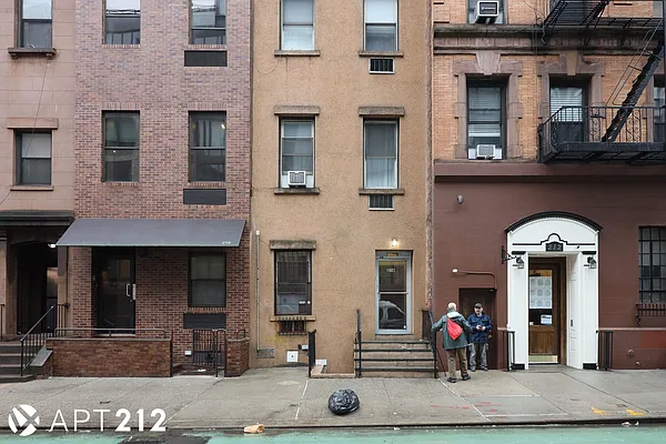 Rented by APT212 INC | media 25