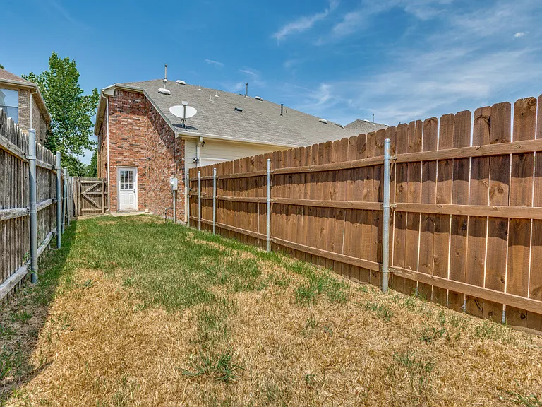925 Jamie Dr — Photo 24