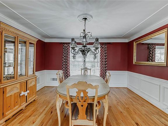 3rd image of 2125 Parliament Dr